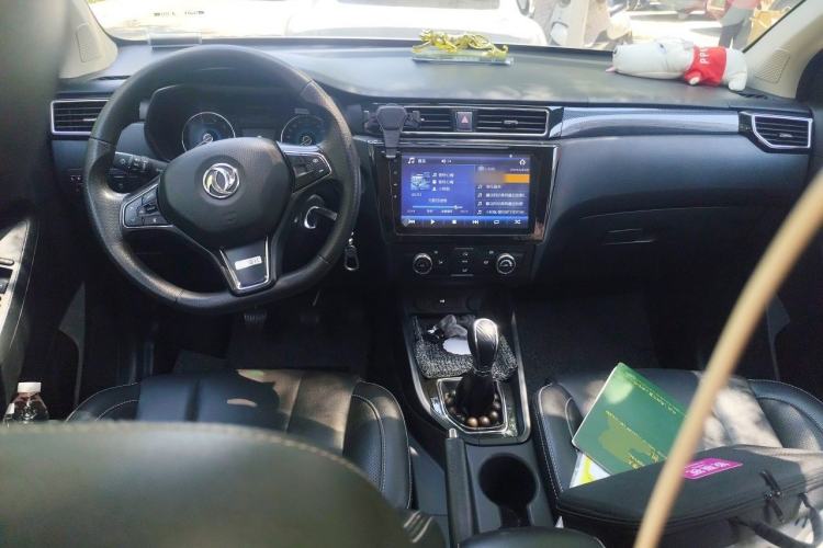 Used Dongfeng Fengon 580 2021 Revised ☆ Star Edition 1.8L Manual Elite Version Center Console