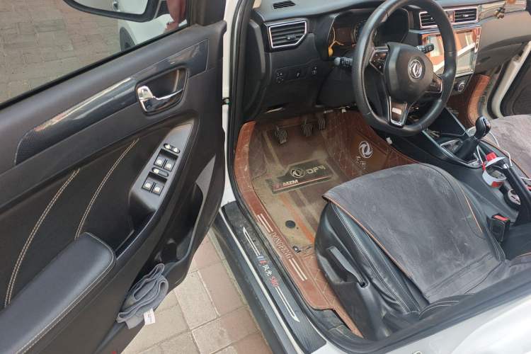 Used Dongfeng Fengon 580 2021 Revised ☆ Star Edition 1.8L Manual Elite Version Driver Seat