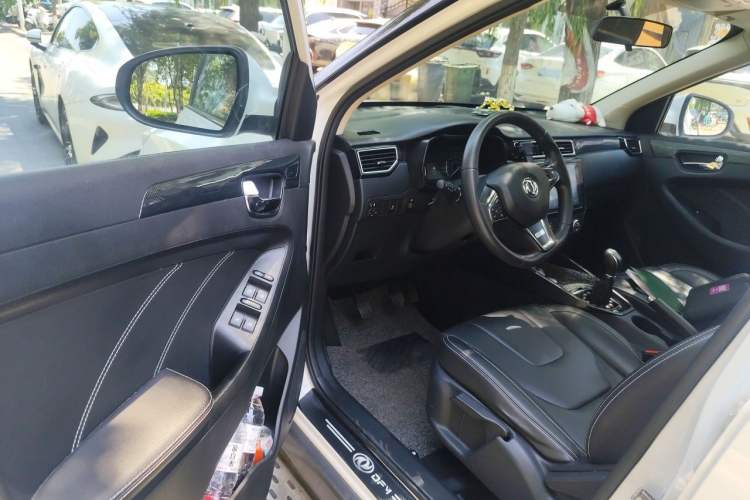 Used Dongfeng Fengon 580 2021 Revised ☆ Star Edition 1.8L Manual Elite Version Driver Seat