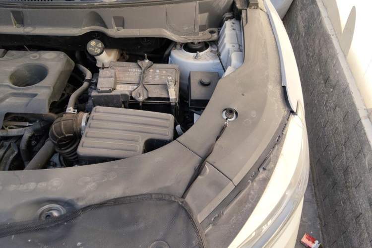 Used Dongfeng Fengon 580 2021 Revised ☆ Star Edition 1.8L Manual Elite Version Engine Bay Left