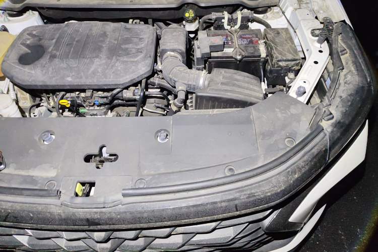 Used Dongfeng Fengon 580 2021 Revised ☆ Star Edition 1.5T Manual Luxury Version Engine Bay Left