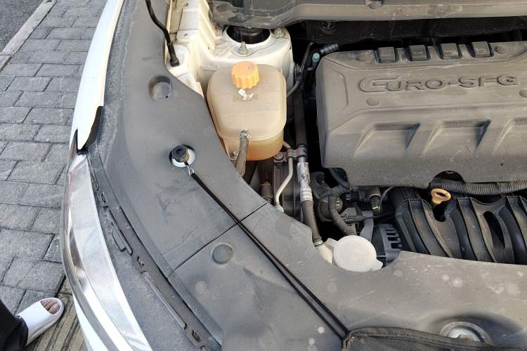 Used Dongfeng Fengon 580 2021 Revised ☆ Star Edition 1.8L Manual Elite Version Engine Bay Right
