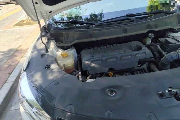 Used Dongfeng Fengon 580 2021 Revised ☆ Star Edition 1.8L Manual Elite Version Engine Bay Right