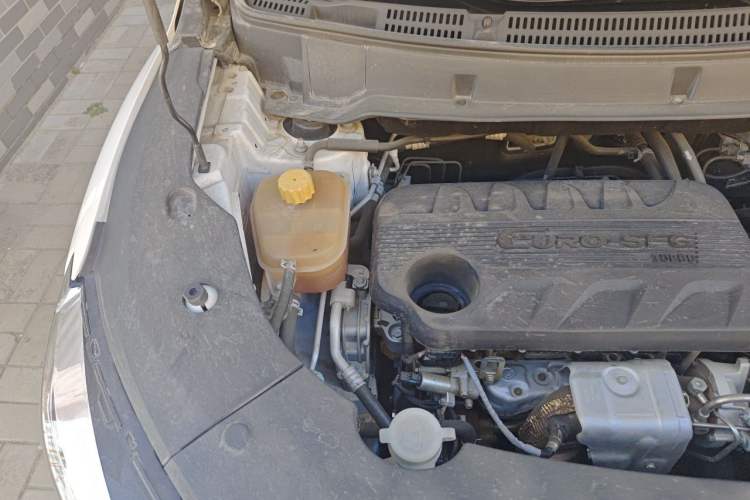 Used Dongfeng Fengon 580 2021 Revised ☆ Star Edition 1.5T Manual Luxury Version Engine Bay Right
