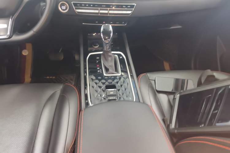 Used Dongfeng Fengon 580 2021 Revised ☆ Star Edition 1.5T Automatic Luxury Version Gear Lever