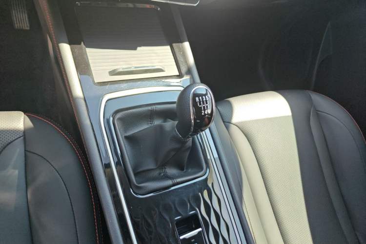 Used Dongfeng Fengon 580 2021 ☆ Star Edition 1.5T Manual Luxury Version Gear Lever