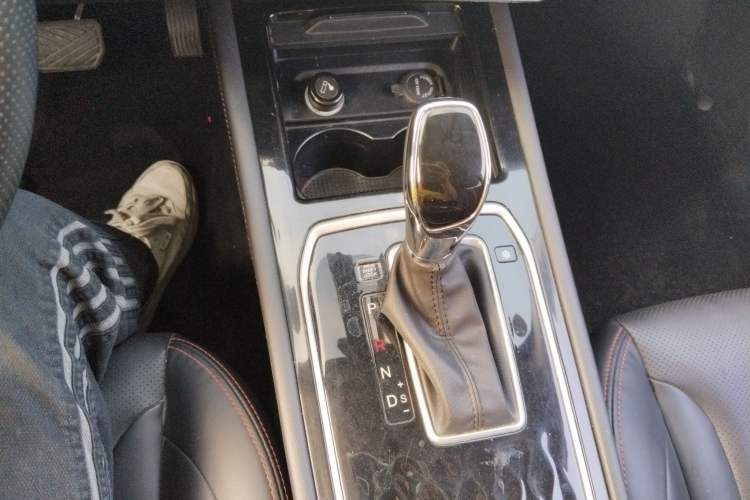 Used Dongfeng Fengon 580 2021 Revised ☆ Star Edition 1.5T Automatic Luxury Version Gear Lever