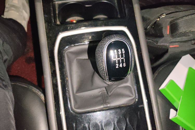 Used Dongfeng Fengon 580 2021 Revised ☆ Star Edition 1.5T Manual Luxury Version Gear Lever