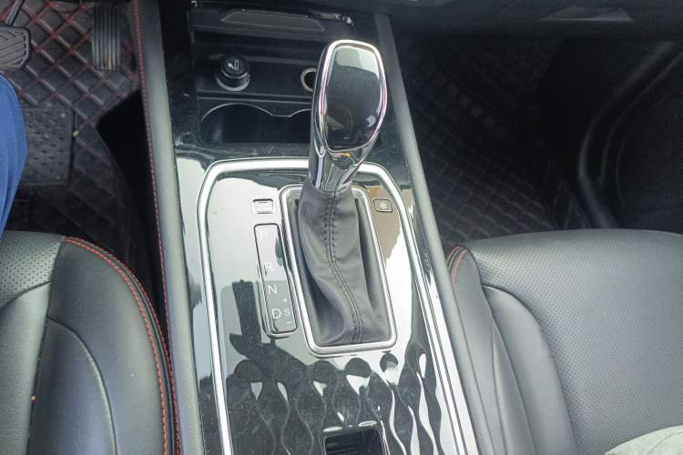 Used Dongfeng Fengon 580 2021 Revised ☆ Star Edition 1.5T Automatic Luxury Version Gear Lever