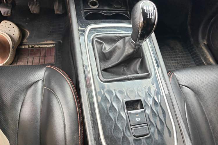 Used Dongfeng Fengon 580 2021 Revised ☆ Star Edition 1.5T Manual Luxury Version Gear Lever