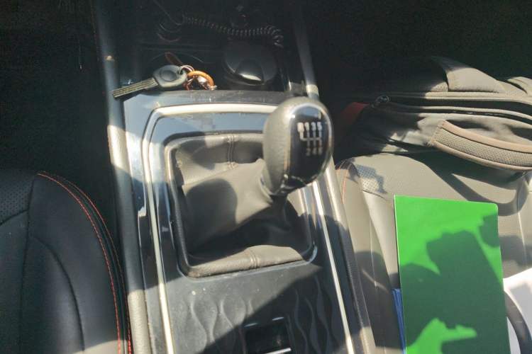 Used Dongfeng Fengon 580 2021 Revised ☆ Star Edition 1.5T Manual Luxury Version Gear Lever