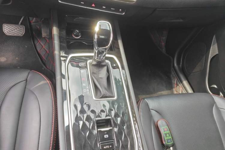 Used Dongfeng Fengon 580 2021 Revised ☆ Star Edition 1.5T Automatic Luxury Version Gear Lever