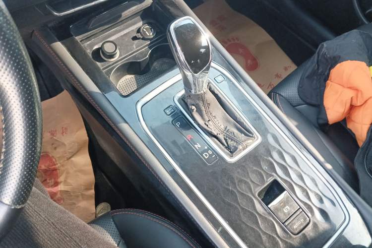 Used Dongfeng Fengon 580 2021 Revised ☆ Star Edition 1.5T Automatic Luxury Version Gear Lever