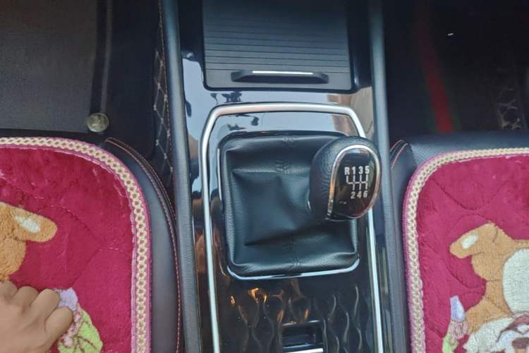 Used Dongfeng Fengon 580 2021 Revised ☆ Star Edition 1.5T Manual Luxury Version Gear Lever