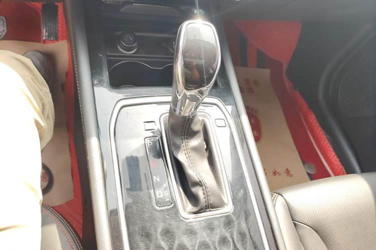 Used Dongfeng Fengon 580 2021 ☆ Star Edition 1.5T Automatic Luxury Version Gear Lever