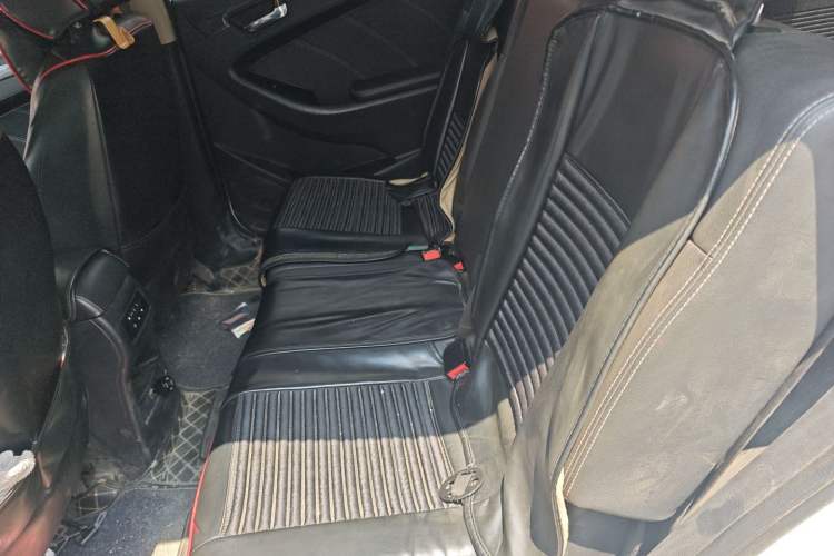 Used Dongfeng Fengon 580 2021 Revised ☆ Star Edition 1.8L Manual Elite Version Interior 1