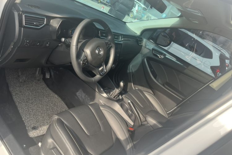 Used Dongfeng Fengon 580 2021 Revised ☆ Star Edition 1.8L Manual Elite Version Interior 2