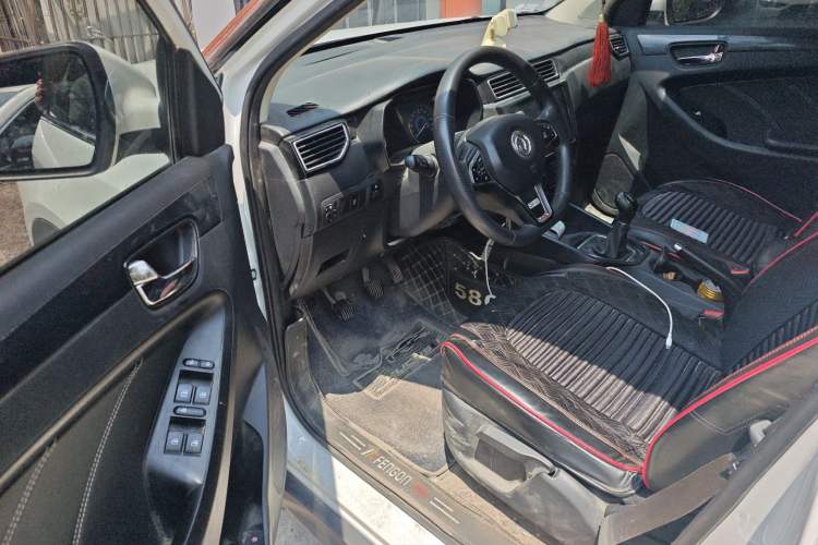 Used Dongfeng Fengon 580 2021 Revised ☆ Star Edition 1.8L Manual Elite Version Interior 2