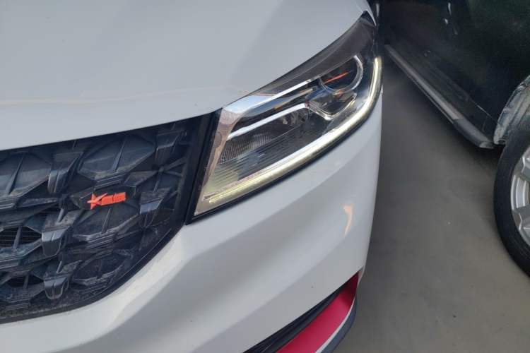 Used Dongfeng Fengon 580 2021 Revised ☆ Star Edition 1.8L Manual Elite Version Left Front Headlight