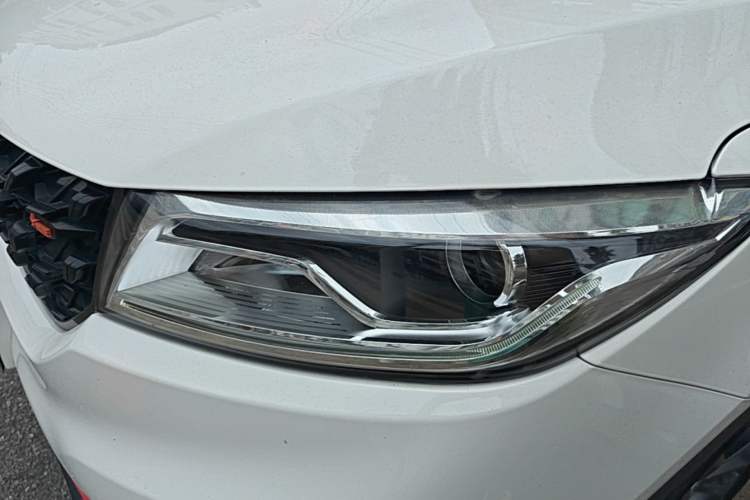 Used Dongfeng Fengon 580 2021 Revised ☆ Star Edition 1.5T Manual Luxury Version Left Front Headlight
