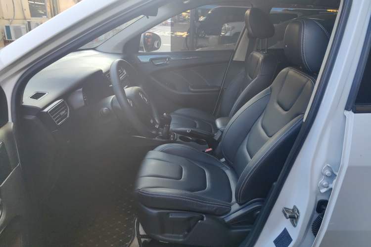 Used Dongfeng Fengon 580 2021 Revised ☆ Star Edition 1.8L Manual Elite Version Left Front Seat
