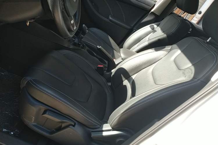Used Dongfeng Fengon 580 2021 Revised ☆ Star Edition 1.8L Manual Elite Version Left Front Seat