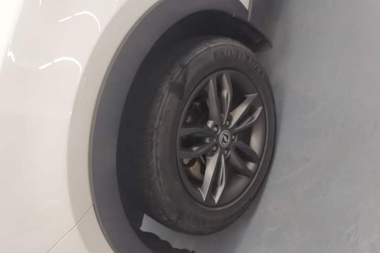 Used Dongfeng Fengon 580 2021 Revised ☆ Star Edition 1.5T Automatic Luxury Version Left Front Wheel Hub