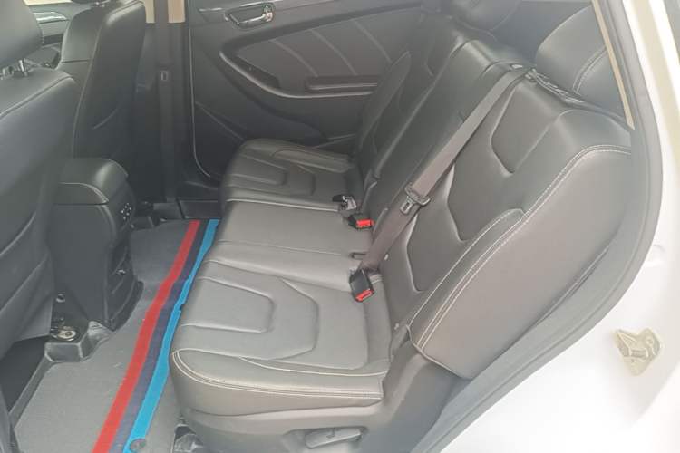 Used Dongfeng Fengon 580 2021 Revised ☆ Star Edition 1.8L Manual Elite Version Left Rear Seat