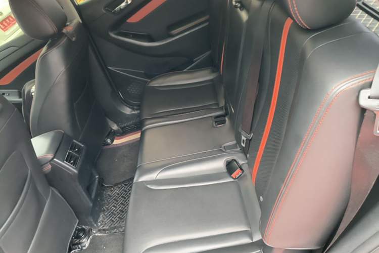 Used Dongfeng Fengon 580 2021 Revised ☆ Star Edition 1.5T Automatic Luxury Version Left Rear Seat