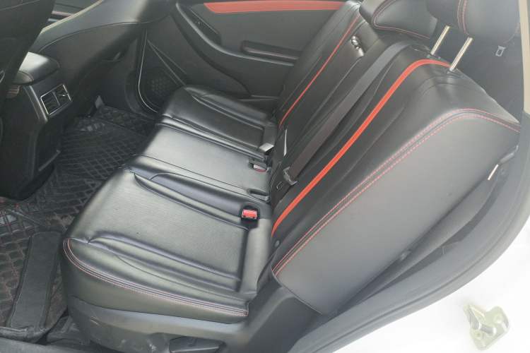 Used Dongfeng Fengon 580 2021 Revised ☆ Star Edition 1.5T Automatic Luxury Version Left Rear Seat