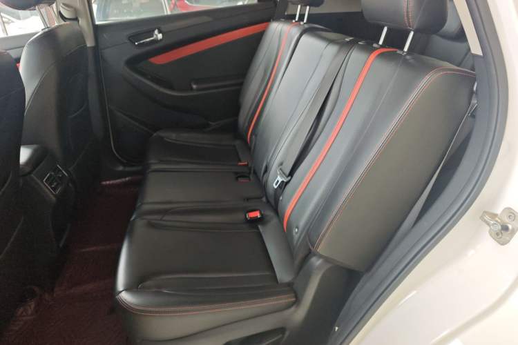 Used Dongfeng Fengon 580 2021 ☆ Star Edition 1.5T Automatic Luxury Version Left Rear Seat
