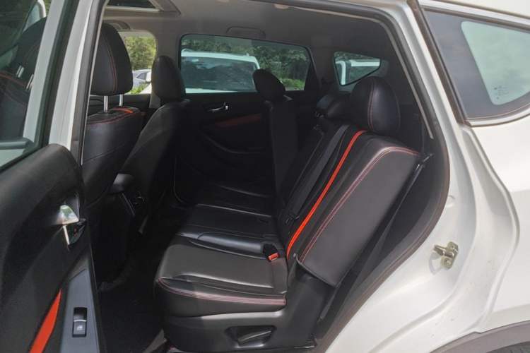 Used Dongfeng Fengon 580 2021 Revised ☆ Star Edition 1.5T Automatic Luxury Version Left Rear Seat