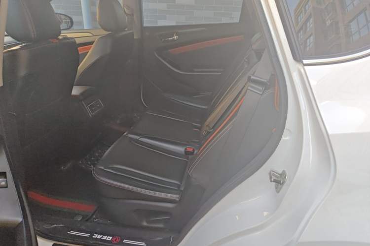Used Dongfeng Fengon 580 2021 Revised ☆ Star Edition 1.5T Manual Luxury Version Left Rear Seat