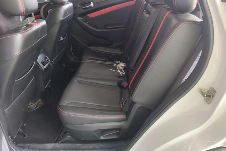 Used Dongfeng Fengon 580 2021 Revised ☆ Star Edition 1.5T Automatic Luxury Version Left Rear Seat