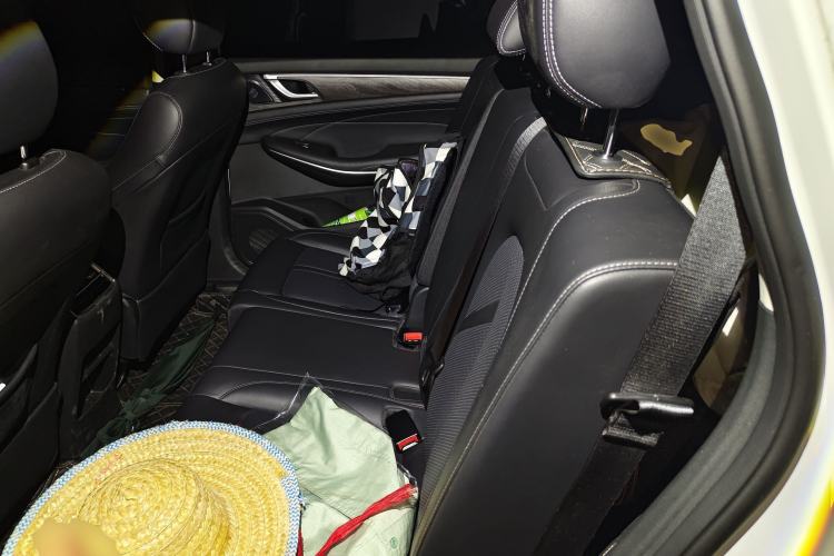 Used Dongfeng Fengon 580 2021 Revised ☆ Star Edition 1.5T Manual Luxury Version Left Rear Seat