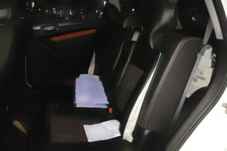 Used Dongfeng Fengon 580 2021 Revised ☆ Star Edition 1.5T Manual Luxury Version Left Rear Seat