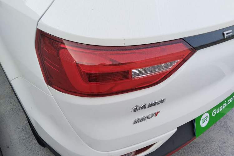 Used Dongfeng Fengon 580 2021 Revised ☆ Star Edition 1.5T Automatic Luxury Version Left Rear Taillight