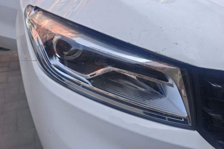 Used Dongfeng Fengon 580 2021 Revised ☆ Star Edition 1.8L Manual Elite Version Right Front Headlight