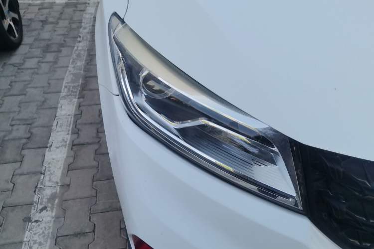 Used Dongfeng Fengon 580 2021 ☆ Star Edition 1.8L Manual Elite Version Right Front Headlight