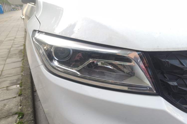 Used Dongfeng Fengon 580 2021 ☆ Star Edition 1.8L Manual Elite Version Right Front Headlight