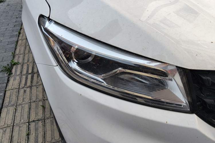 Used Dongfeng Fengon 580 2021 Revised ☆ Star Edition 1.8L Manual Elite Version Right Front Headlight