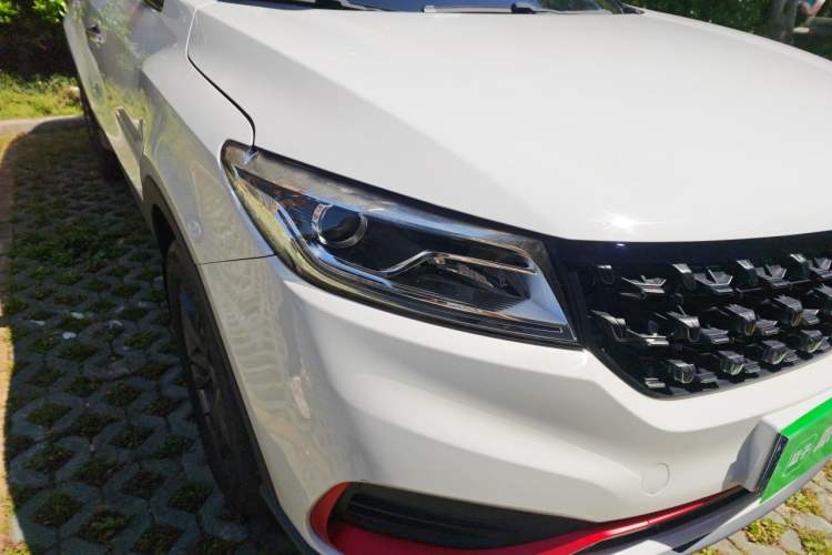 Used Dongfeng Fengon 580 2021 Revised ☆ Star Edition 1.5T Manual Luxury Version Right Front Headlight