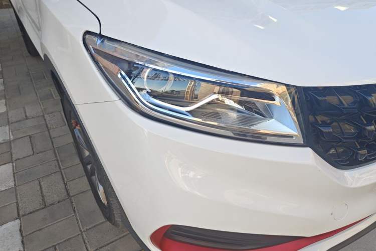 Used Dongfeng Fengon 580 2021 Revised ☆ Star Edition 1.5T Manual Luxury Version Right Front Headlight