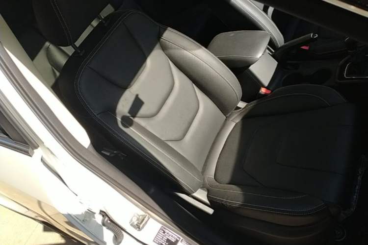 Used Dongfeng Fengon 580 2021 Revised ☆ Star Edition 1.8L Manual Elite Version Right Front Seat