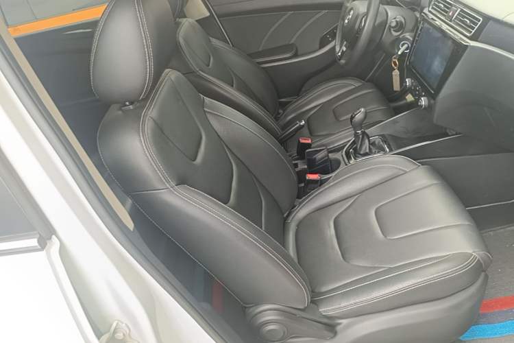 Used Dongfeng Fengon 580 2021 Revised ☆ Star Edition 1.8L Manual Elite Version Right Front Seat
