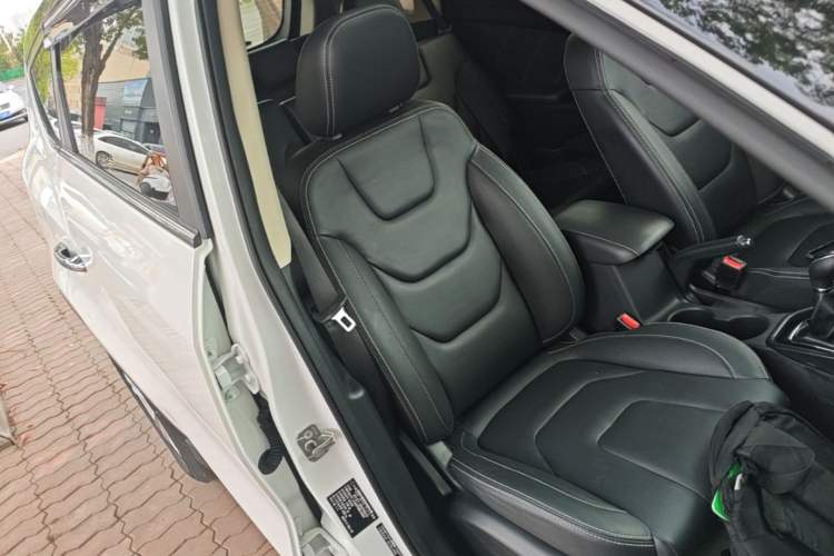Used Dongfeng Fengon 580 2021 Revised ☆ Star Edition 1.8L Manual Elite Version Right Front Seat