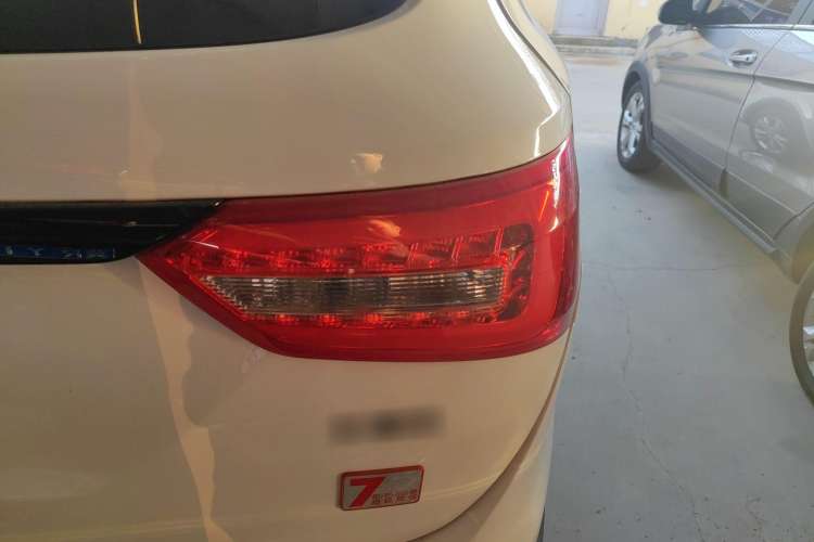 Used Dongfeng Fengon 580 2021 Revised ☆ Star Edition 1.8L Manual Elite Version Right Rear Taillight