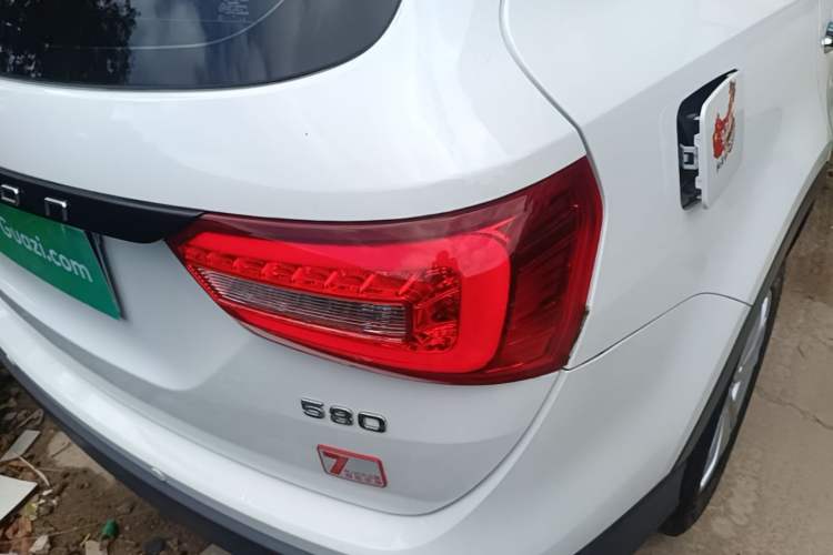 Used Dongfeng Fengon 580 2021 Revised ☆ Star Edition 1.8L Manual Elite Version Right Rear Taillight