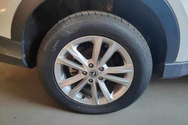Used Dongfeng Fengon 580 2021 Revised ☆ Star Edition 1.8L Manual Elite Version Right Rear Wheel Hub