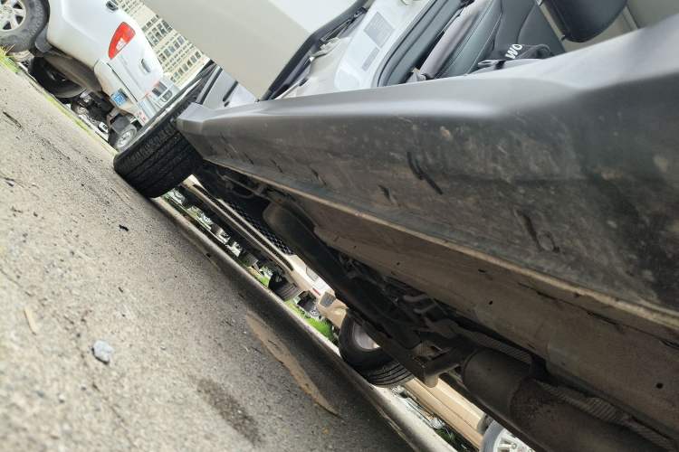 Used Dongfeng Fengon 580 2021 Revised ☆ Star Edition 1.8L Manual Elite Version Right Side Sill